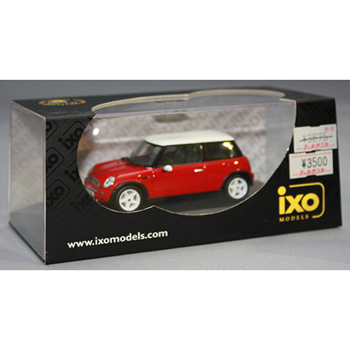 ixo 1/43 MINI 2001 RED